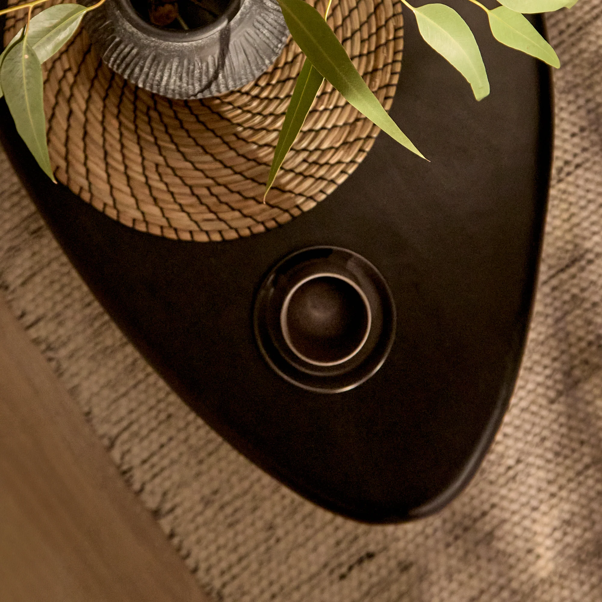 Alder Mango Wood Coffee Table - Jet Black - Image 4