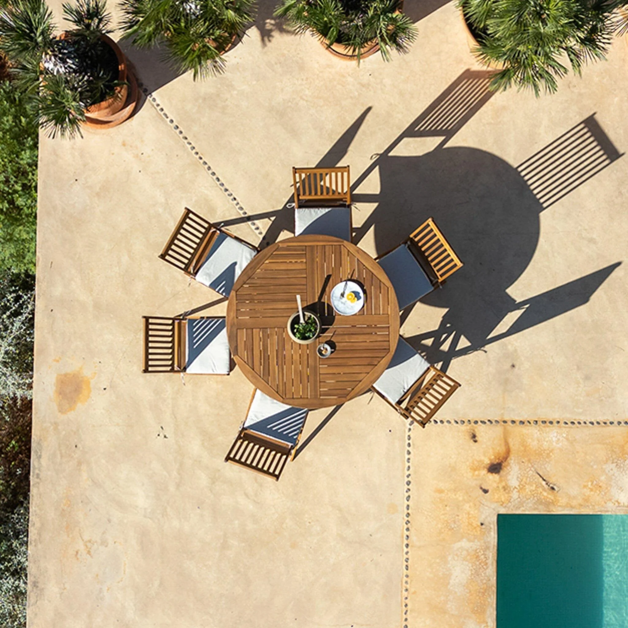 Ashby 6 Seater Wooden Round Garden Dining Set - 130cm - Image 9