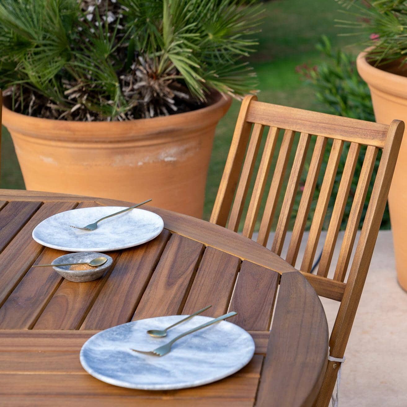 Ashby 8 Seater Wooden Round Garden Dining Set with Grey Parasol - 160cm - Image 8