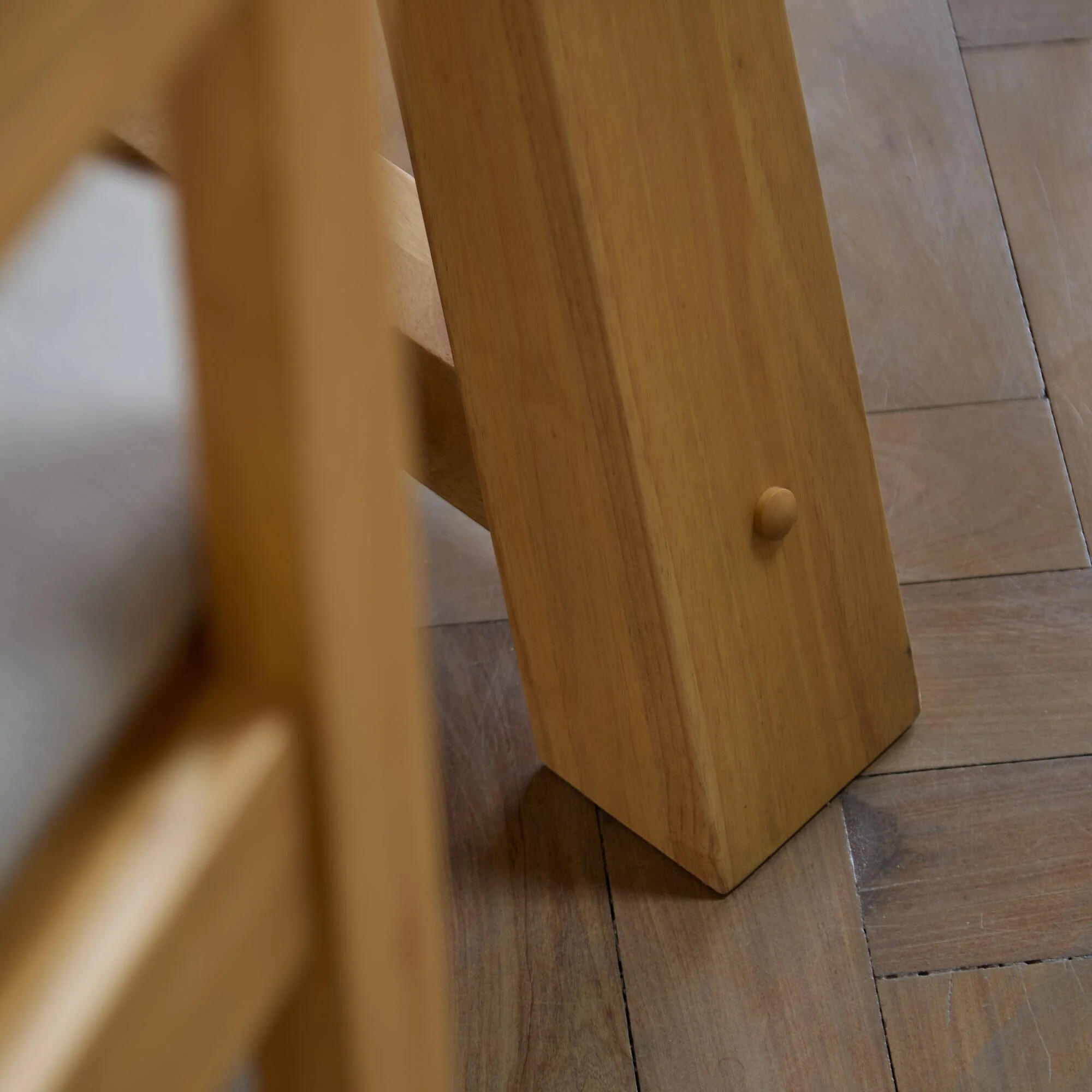 Charlotte Pale Oak Round Dining Table - Image 6