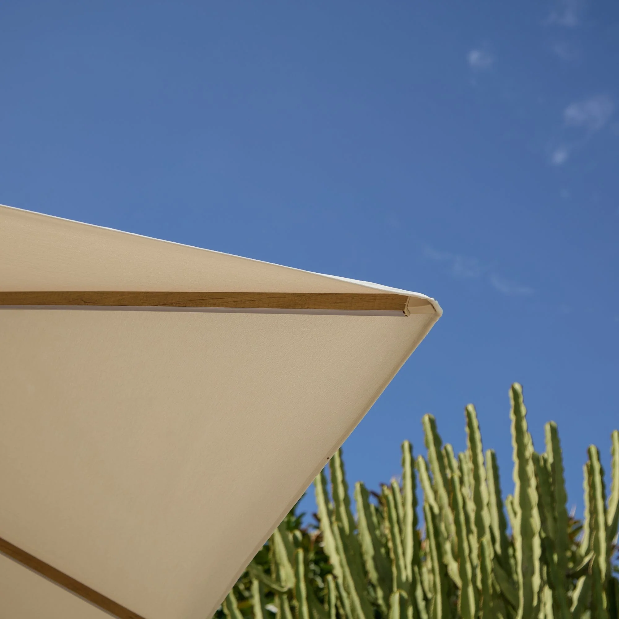 Emporio 3m Ivory LED Cantilever Parasol with 90kg Concrete Parasol Base - Wood Effect - Image 10