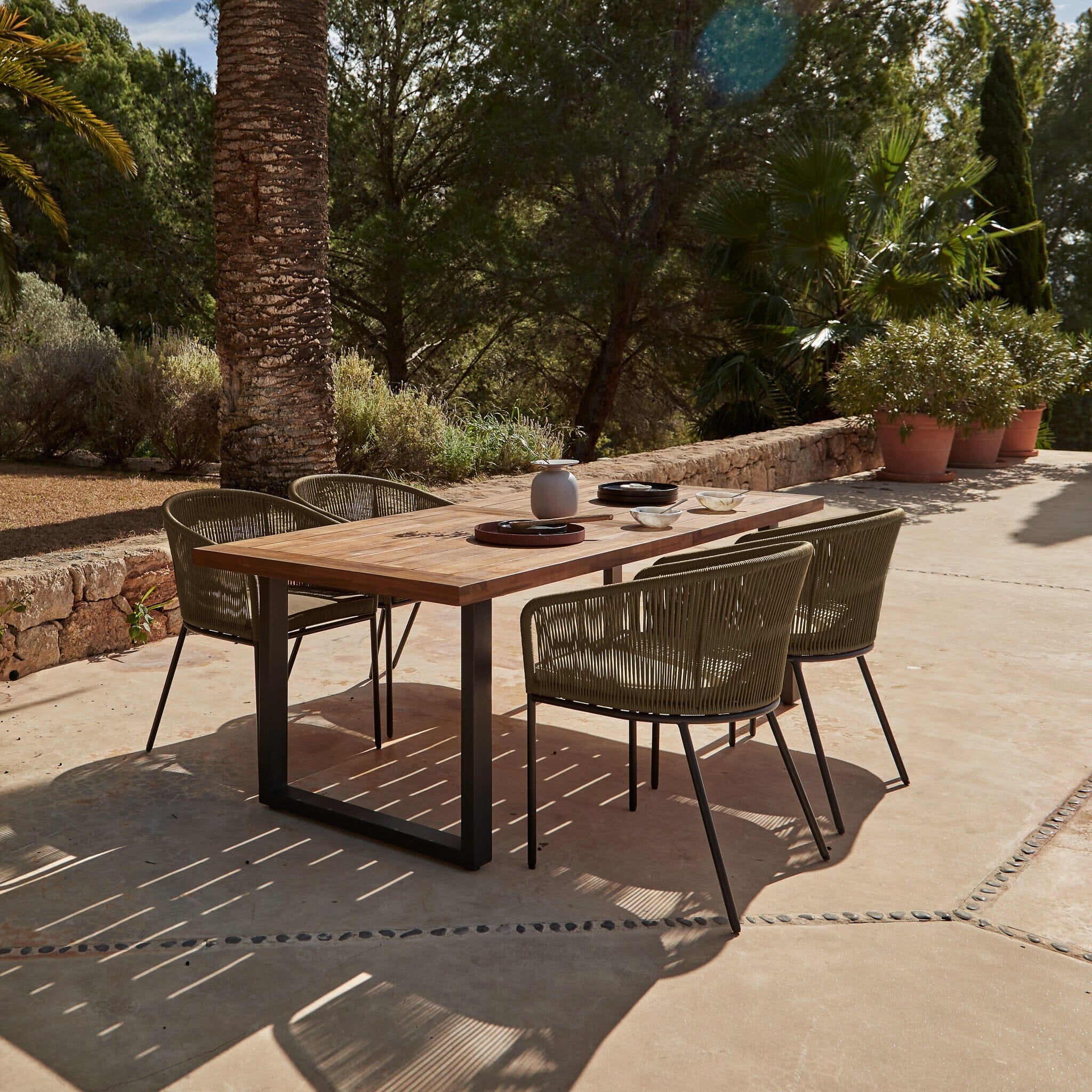 Hali 4 Seater Wooden Outdoor Dining Set with Hali Green Chairs & Cream Round Lean Over Parasol - 175cm - Image 2