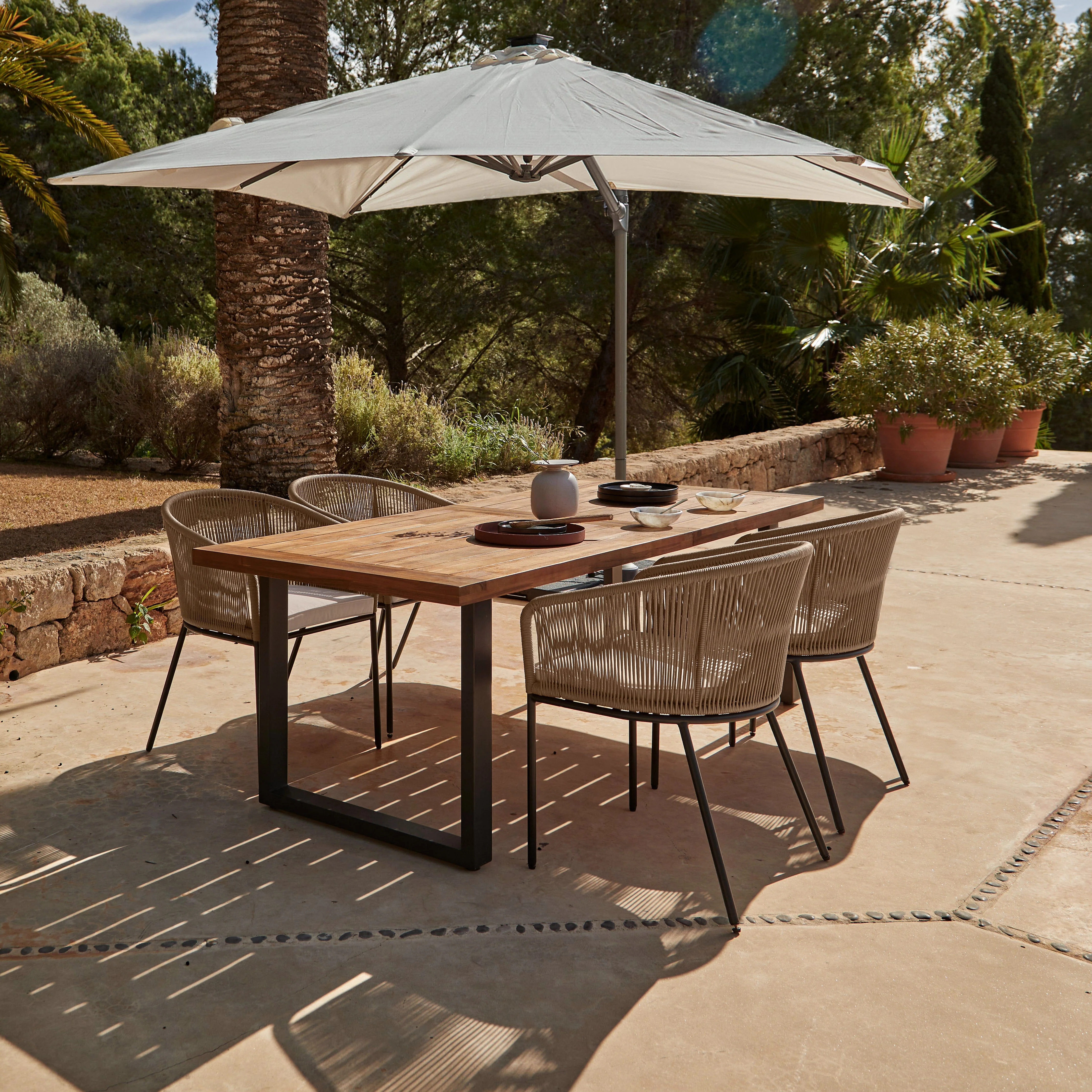 Hali 4 Seater Wooden Outdoor Dining Set with Hali Natural Chairs & Cream Led Premium Cantilever Parasol - 175cm