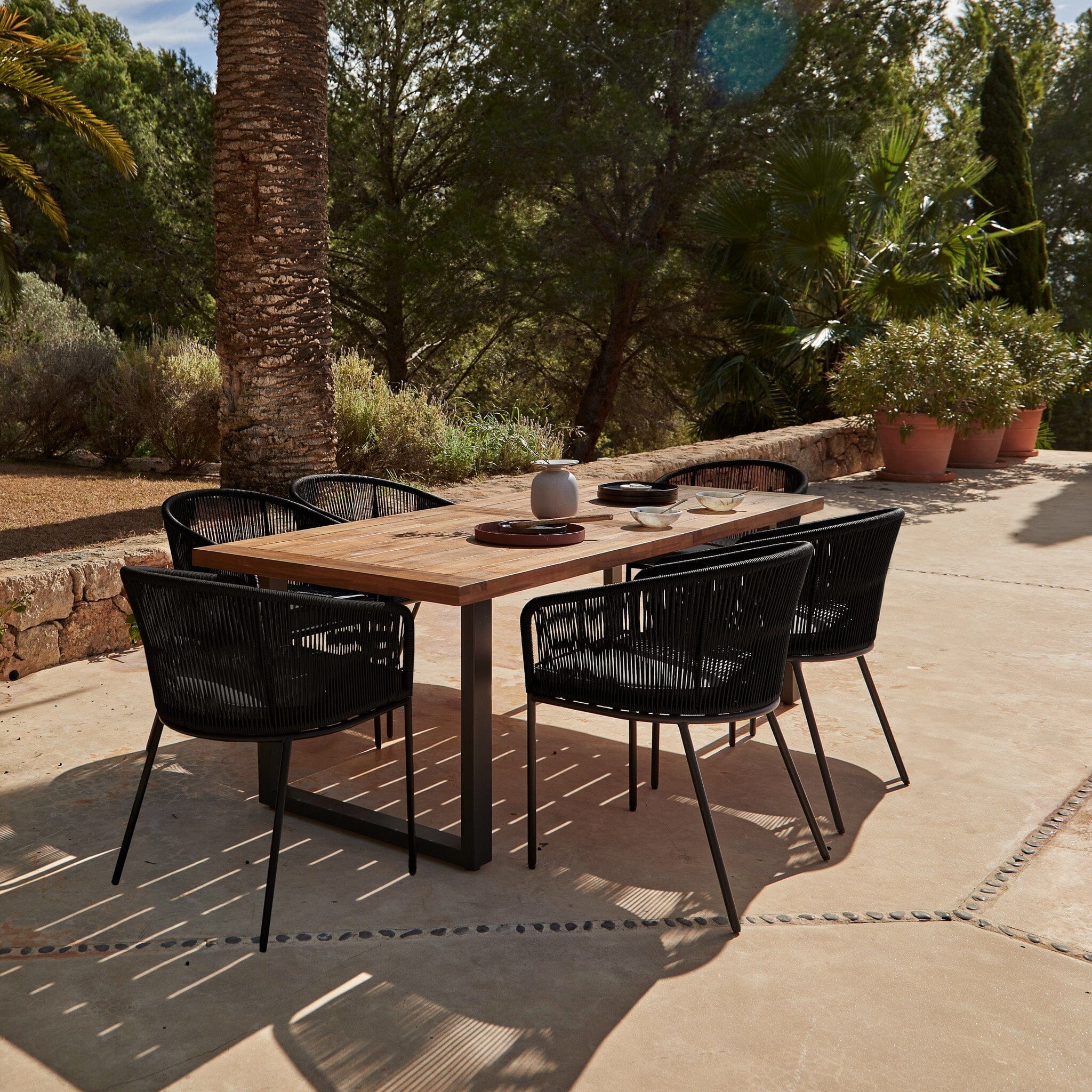 Hali 6 Seater Wooden Outdoor Dining Set with Hali Black Chairs & Cream LED Premium Cantilever Parasol - 175cm - Image 2