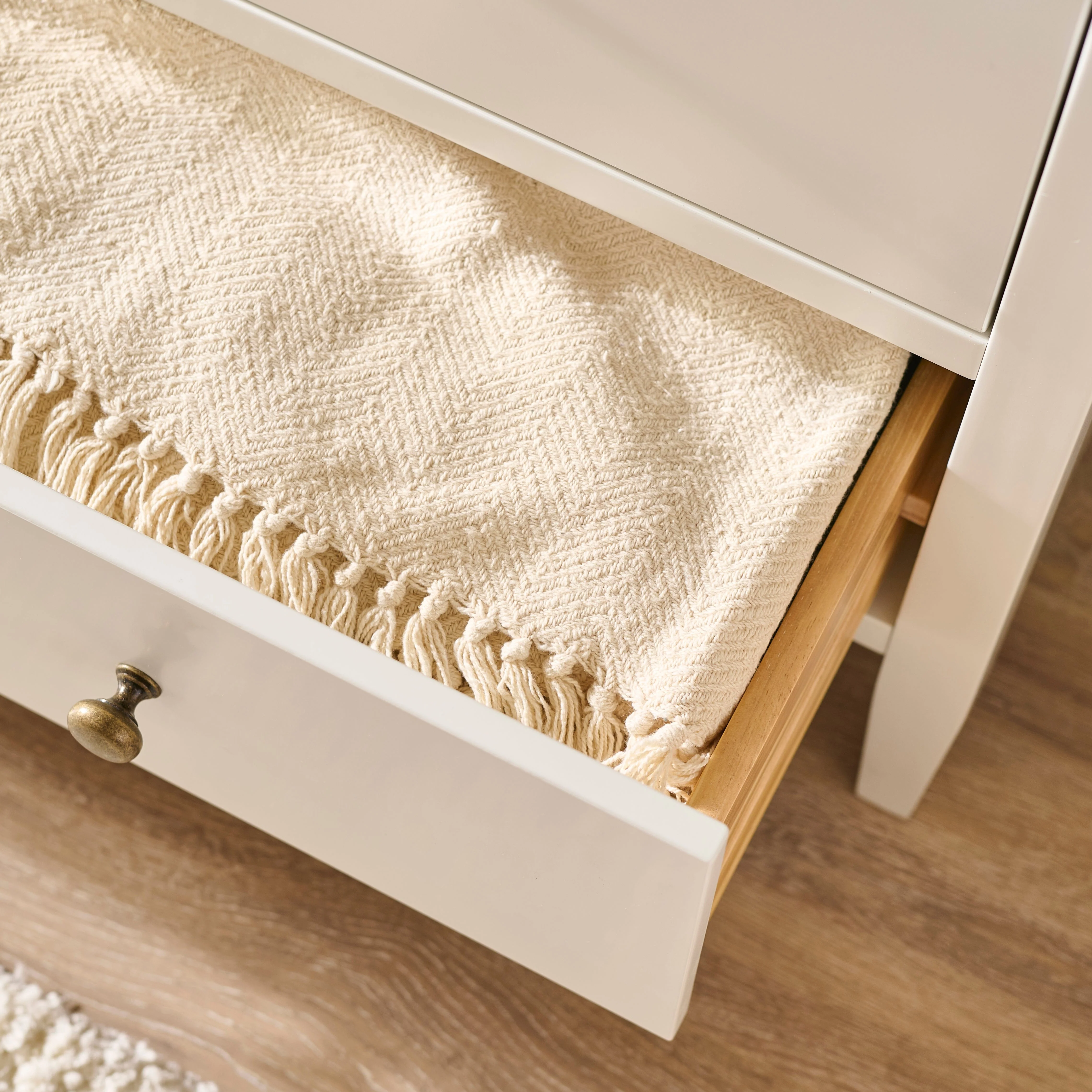 Ivy 4 Drawer Chest of Drawers - Ivory White - Image 3