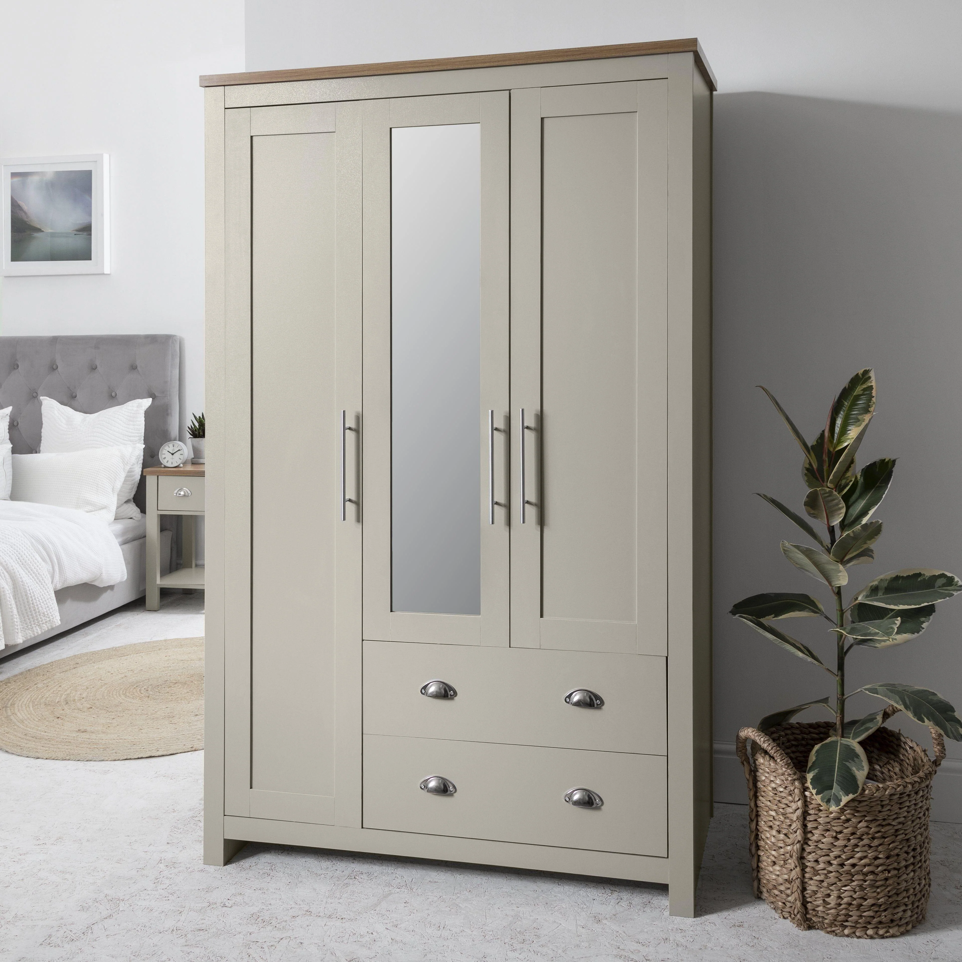 Outlet - Bampton Triple Wardrobe - 3 Doors - 2 Drawers in Grey - Image 2