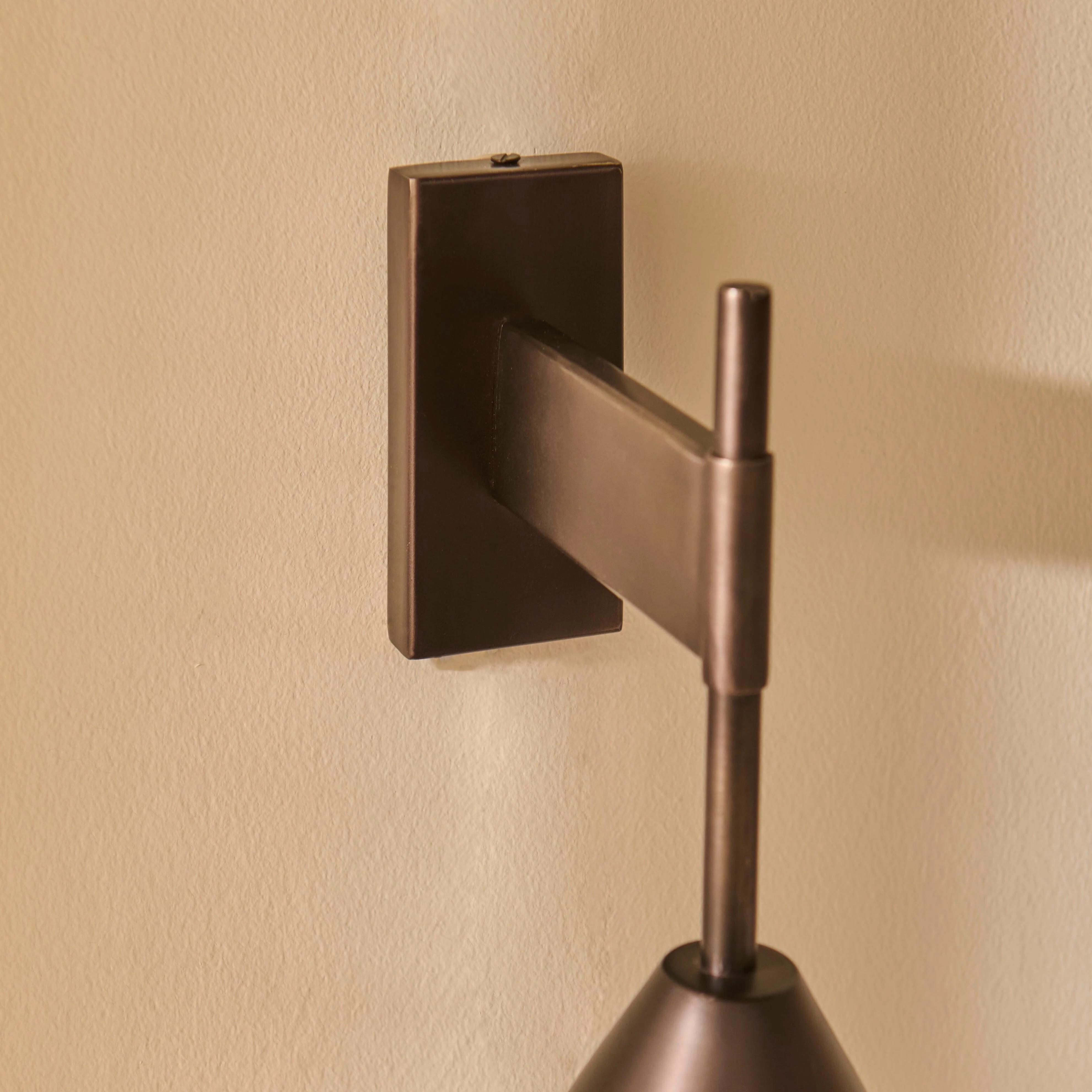 Outlet - Brockhill Large Metal Wall Light - Bronze - Image 4