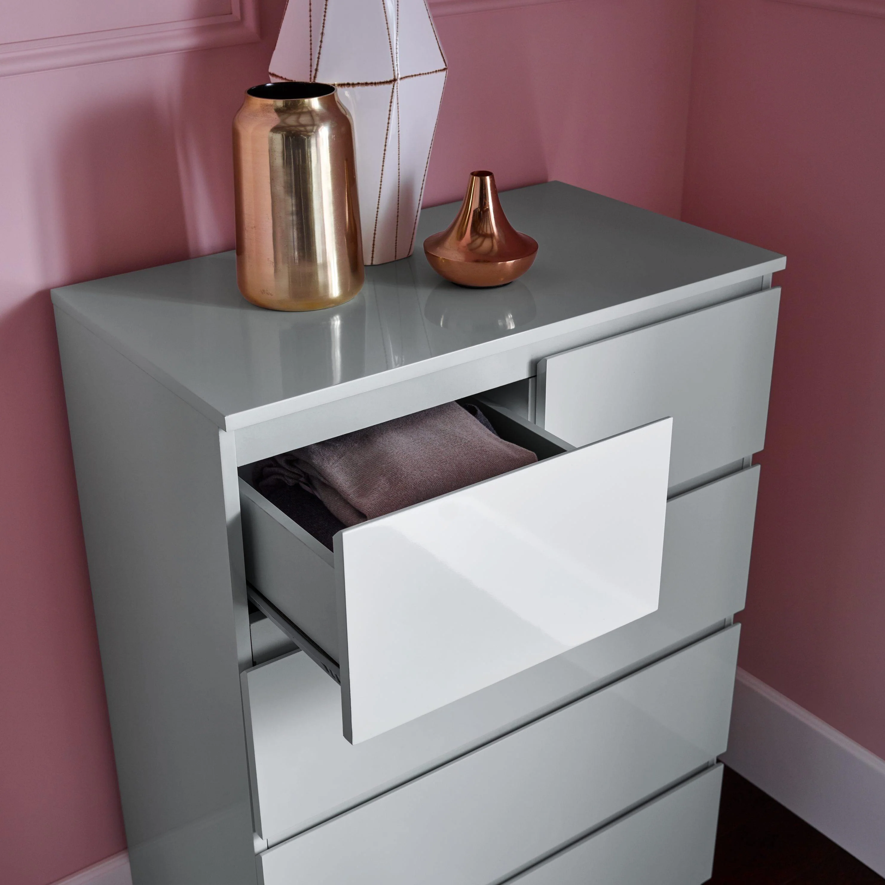 Outlet - Clemmie chest of drawers - 2 over 3 - high gloss - grey - Image 3