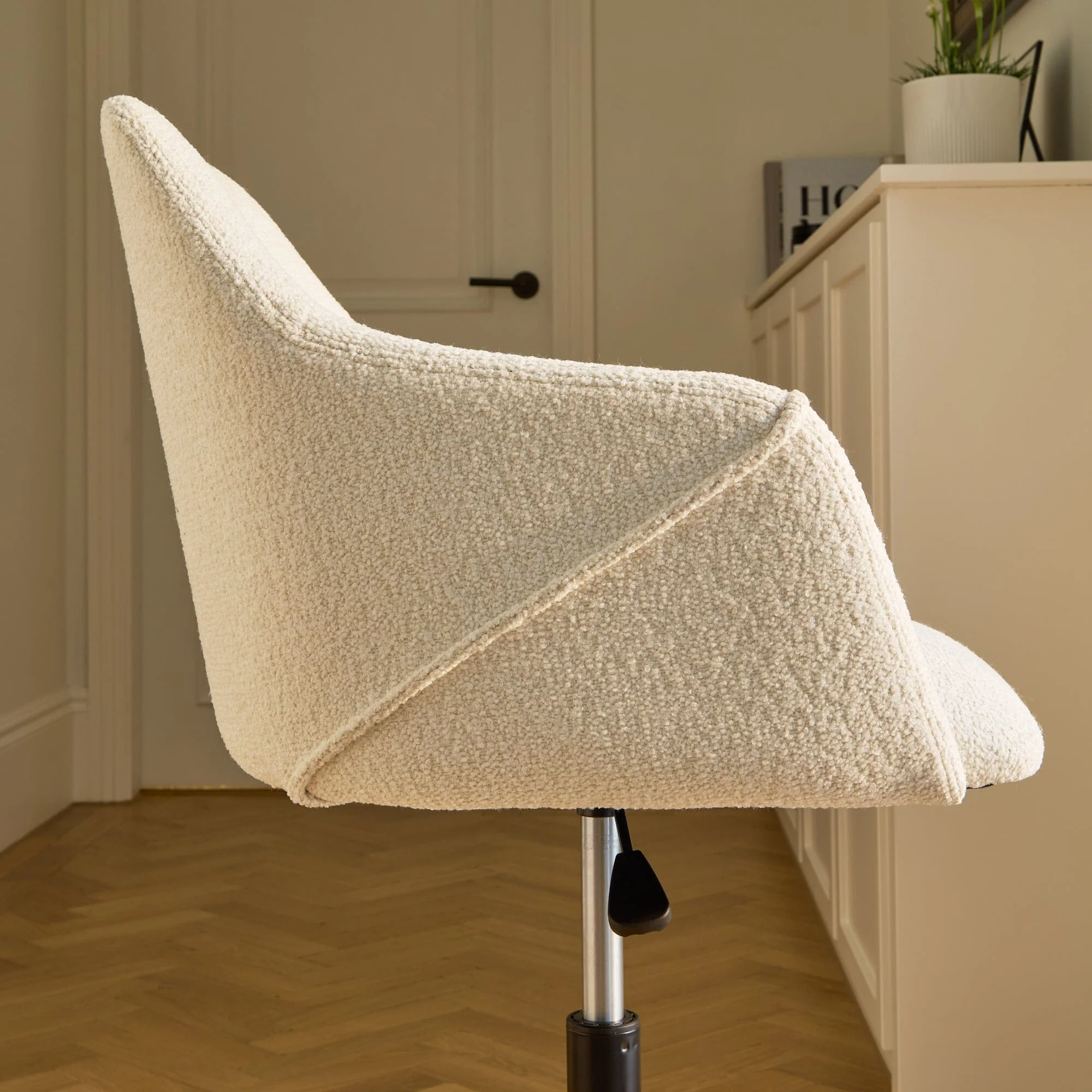 Outlet - Freya Office Swivel Chair - Light Beige Boucle - Image 6