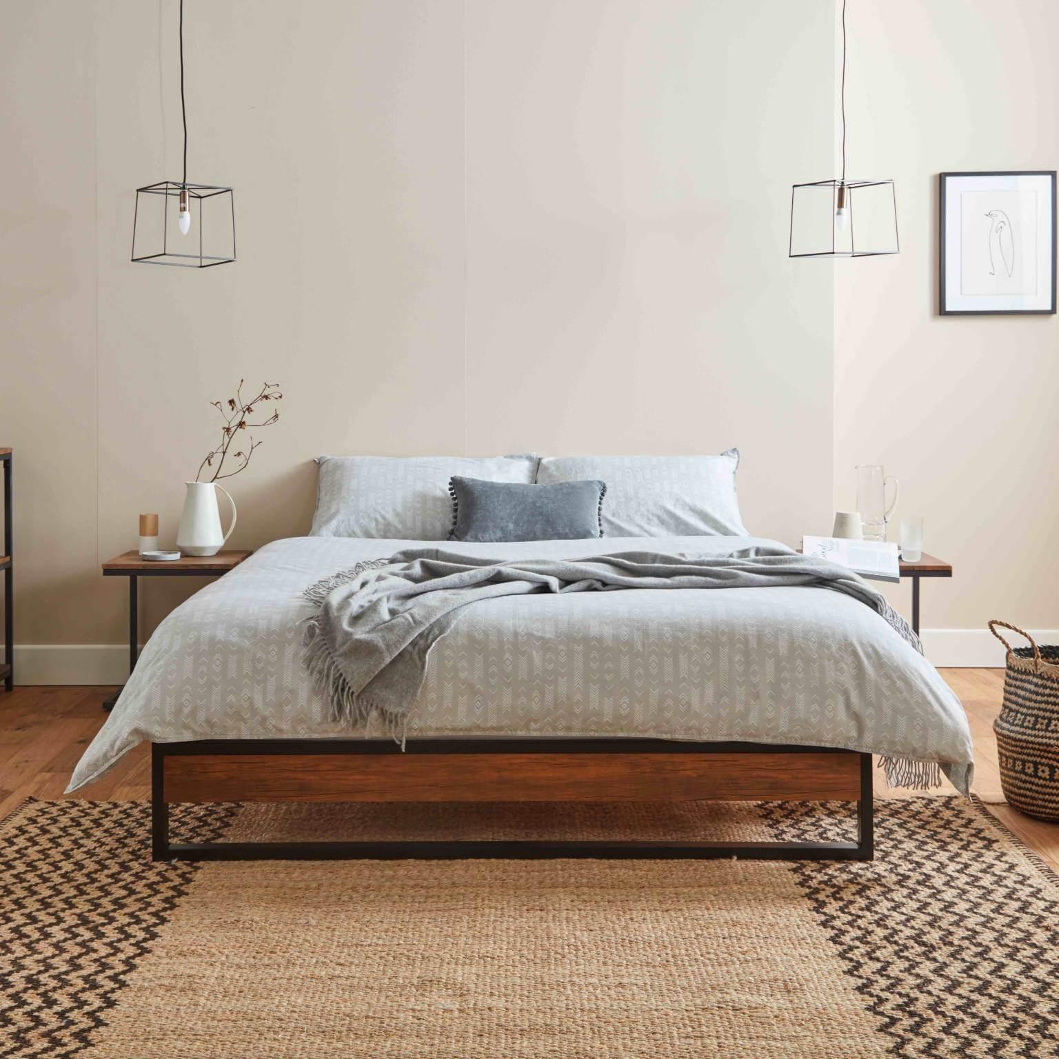 Outlet - Heeley Metal And Wood Bed King - Image 2