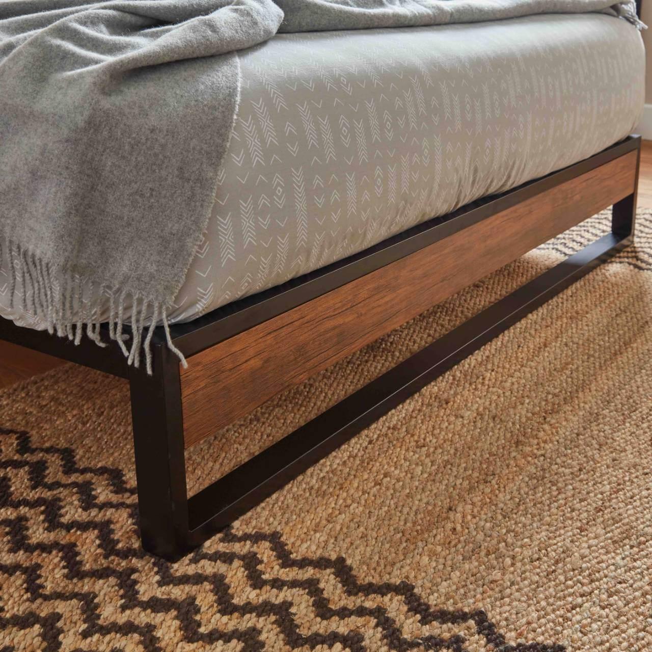 Outlet - Heeley Metal And Wood Bed King - Image 5