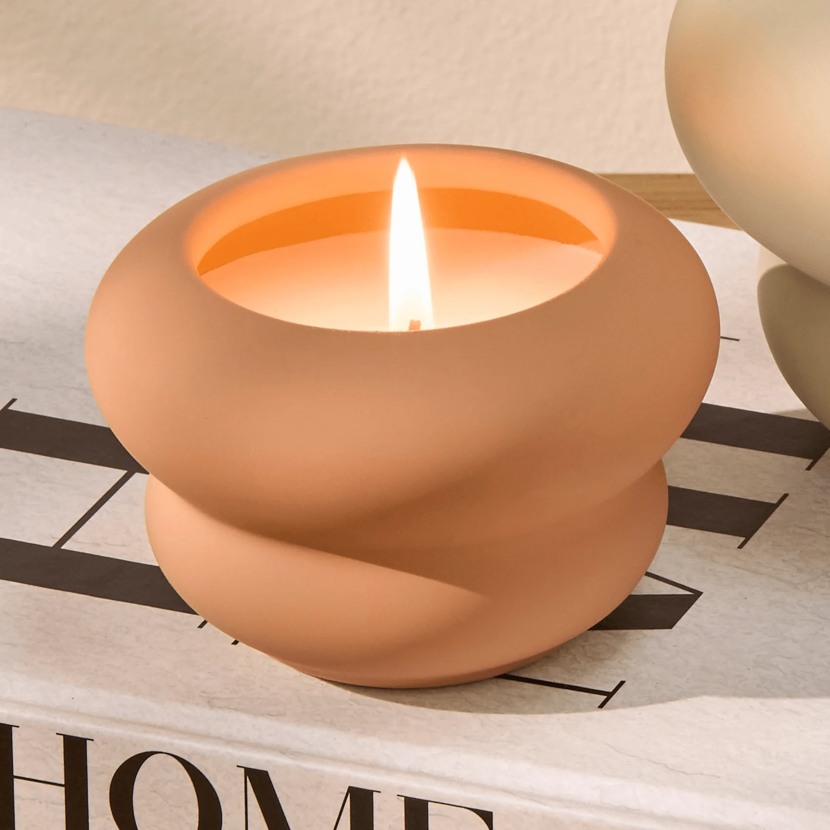 Surbiton Single Wick 9cm Ceramic Candle - Oud Wood & Rose Scent In Blush Pink