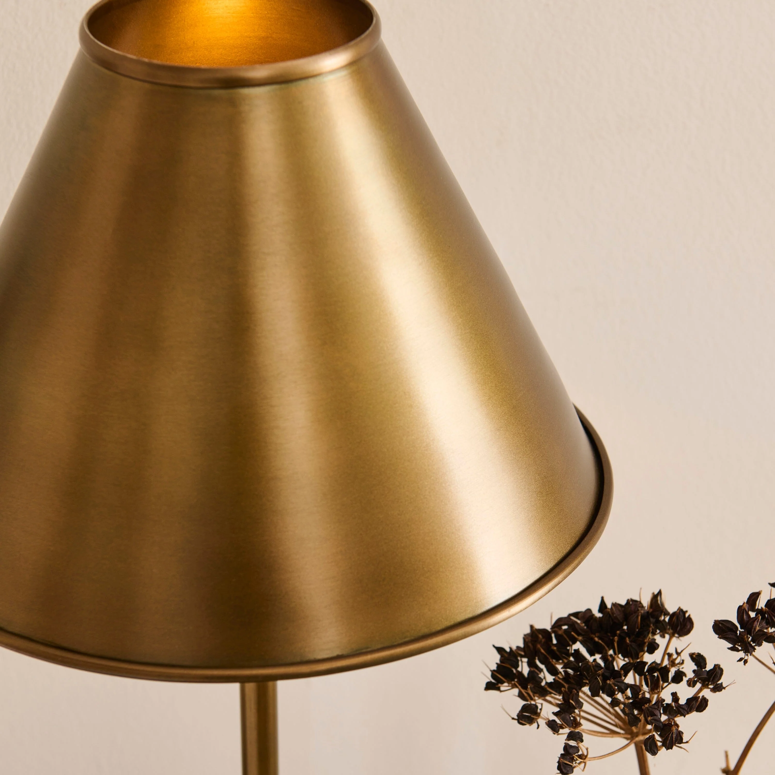 Stowe 59cm Metal Table Lamp - Gold - Image 4