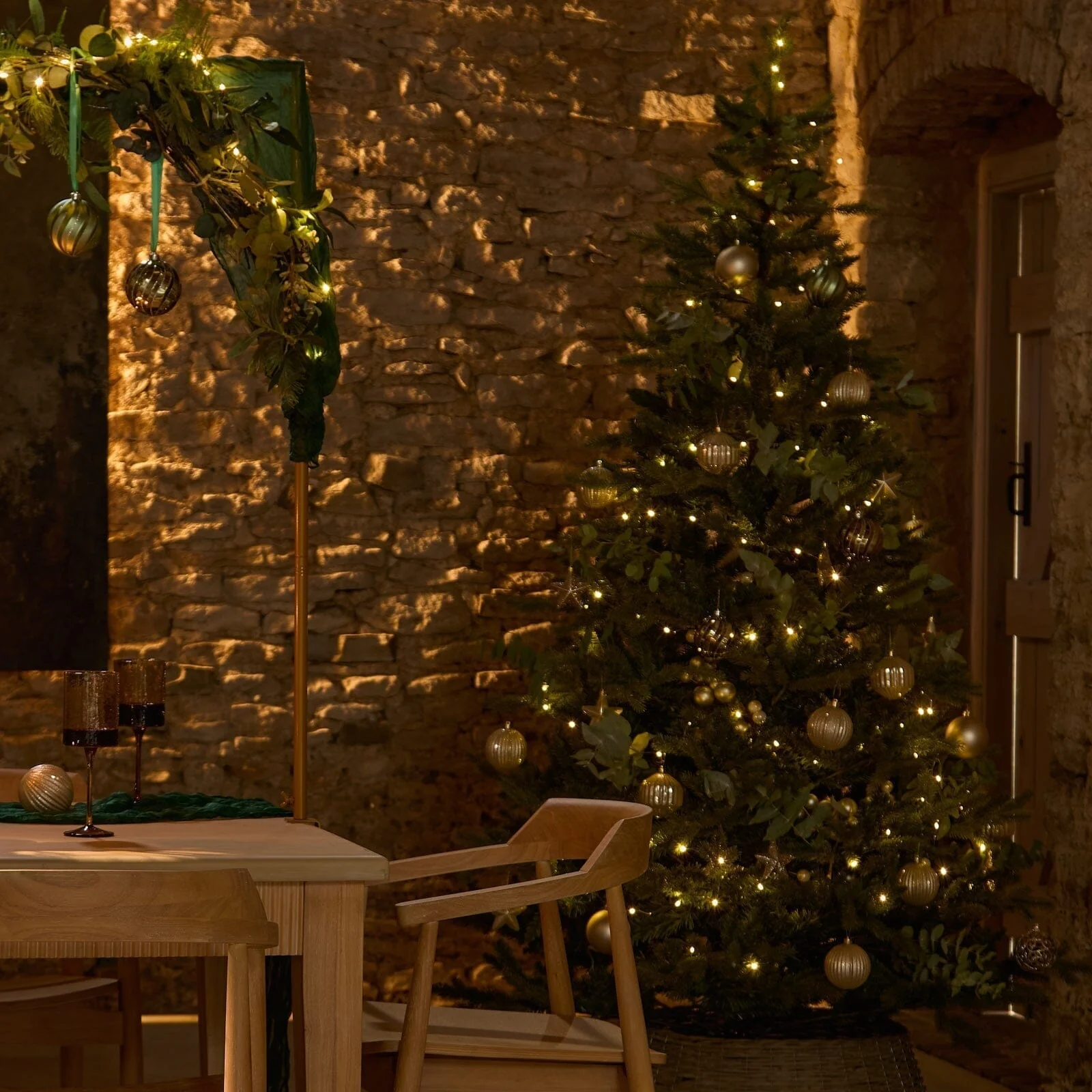 Skarda 210cm Christmas Tree - Pine Green - Image 2