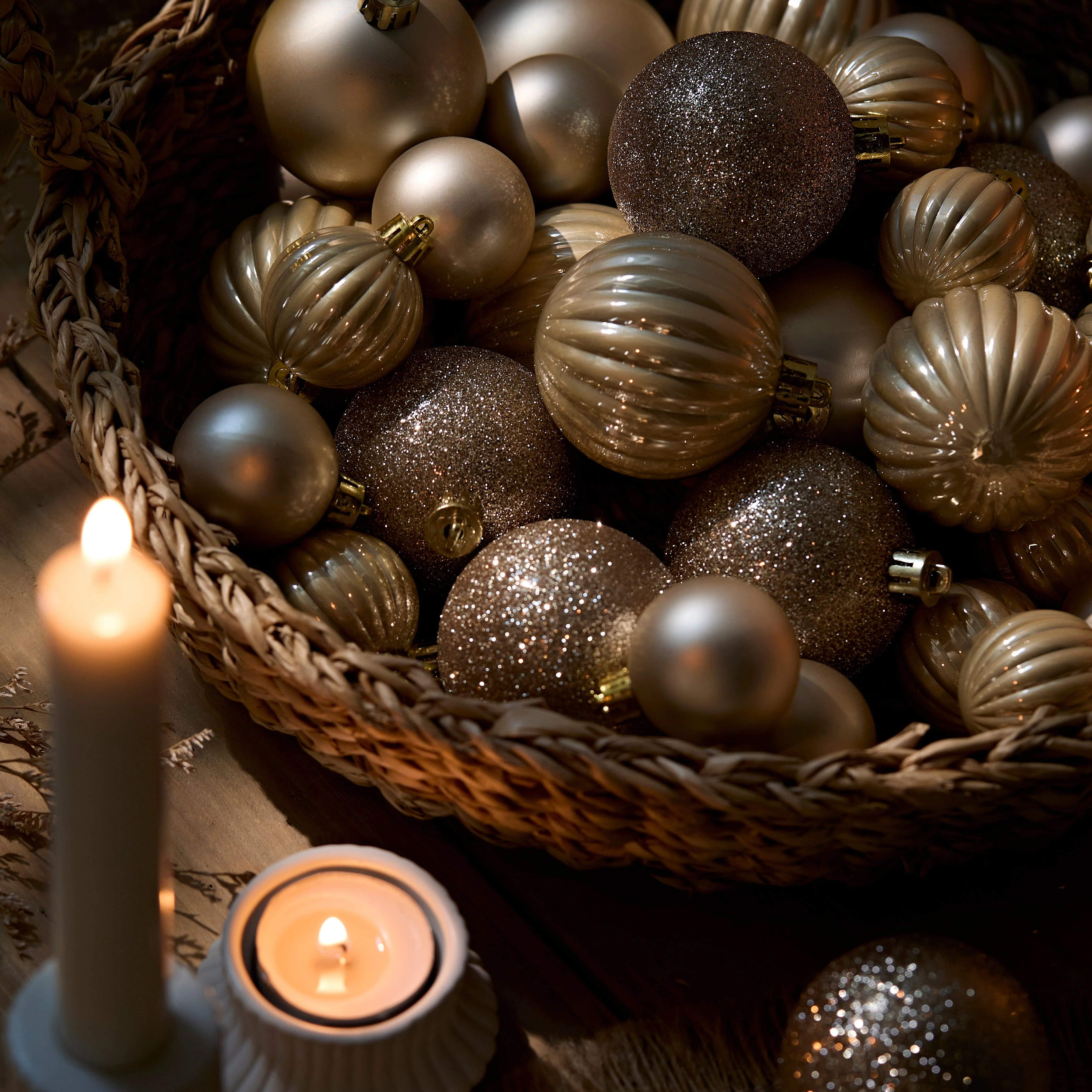 Valen Shatterproof Mixed Baubles - Set of 27 - Pearl Gold