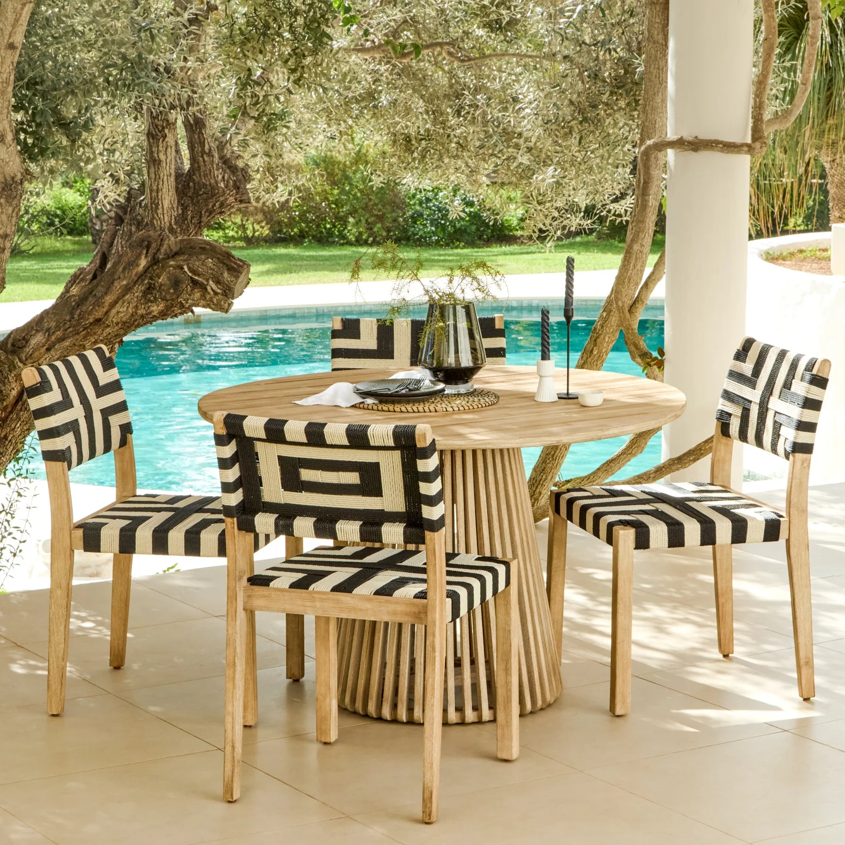 Willow 4 Seater Wooden Brushed Light Acacia Round Garden Dining Set with Saffron Black and Beige Chairs