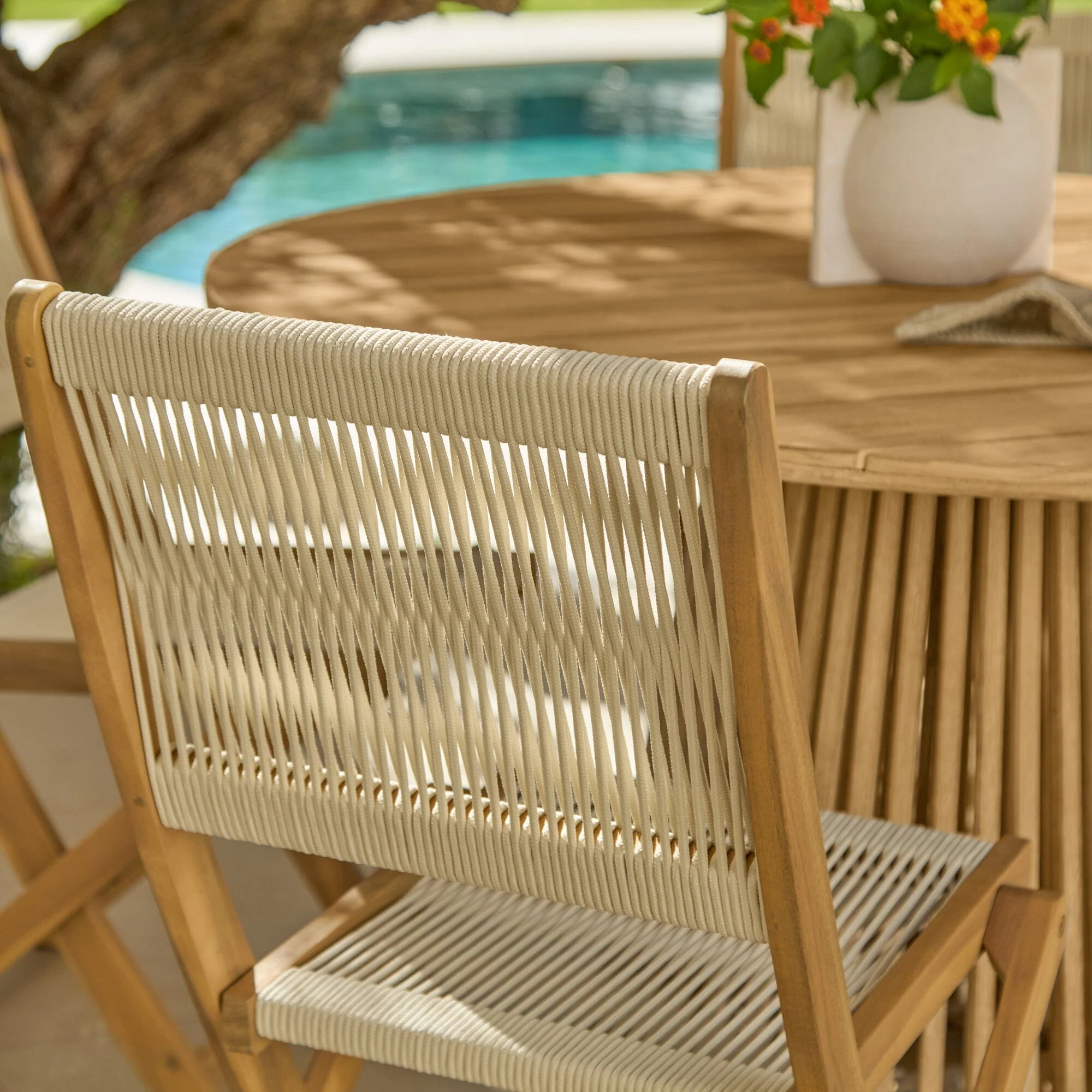 Willow 4 Seater White Acacia Round Garden Dining Set with Cove Beige Rope Chairs - Image 5